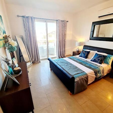 Stunning Apartment C106 With Balcony Looking Over Pool بييا المظهر الخارجي الصورة
