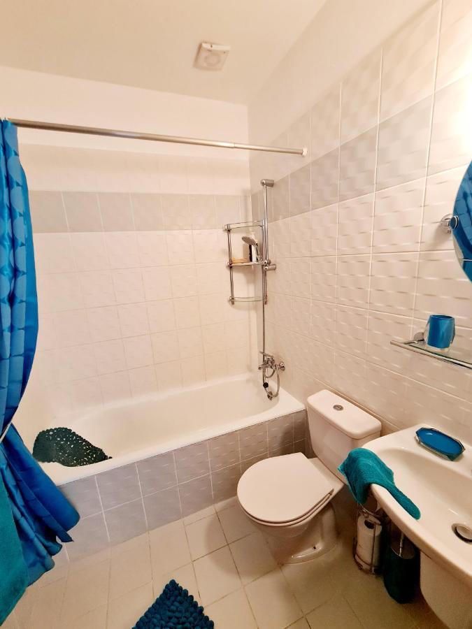 Stunning Apartment C106 With Balcony Looking Over Pool بييا المظهر الخارجي الصورة