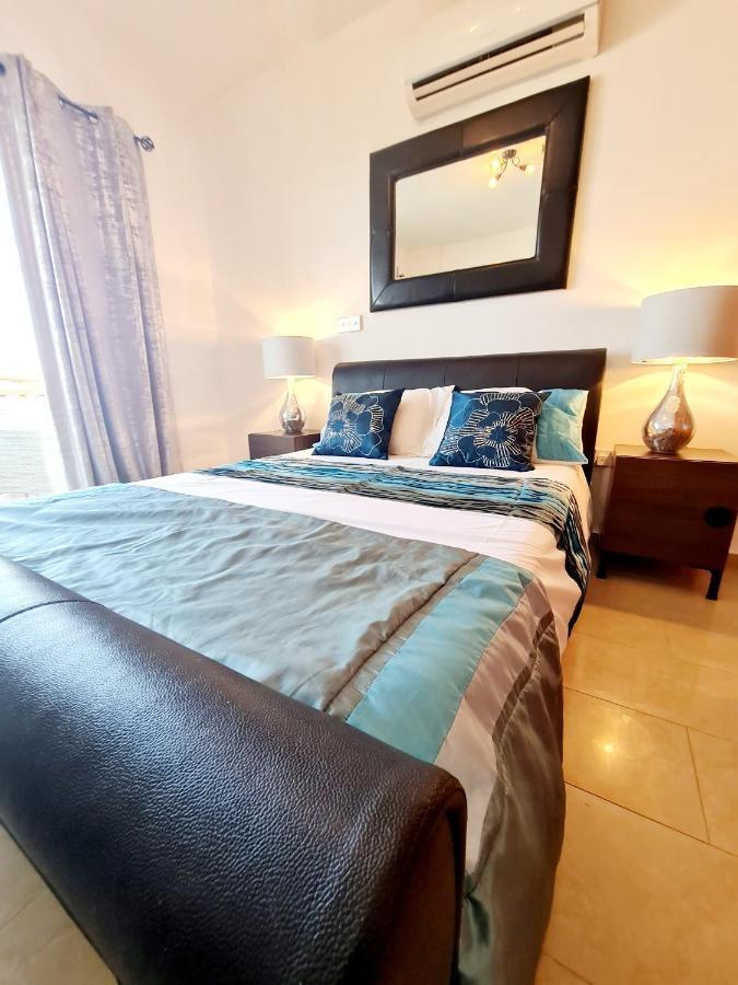 Stunning Apartment C106 With Balcony Looking Over Pool بييا المظهر الخارجي الصورة