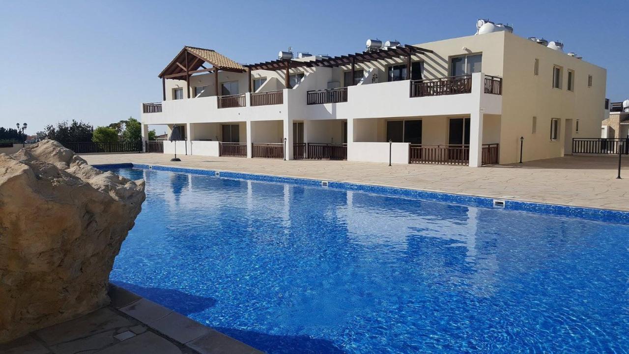 Stunning Apartment C106 With Balcony Looking Over Pool بييا المظهر الخارجي الصورة